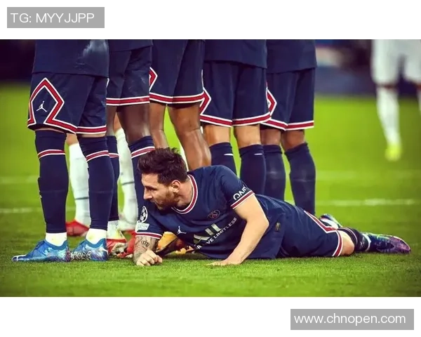 勇猛足球球星的传奇之路 从拼搏到荣耀的心路历程