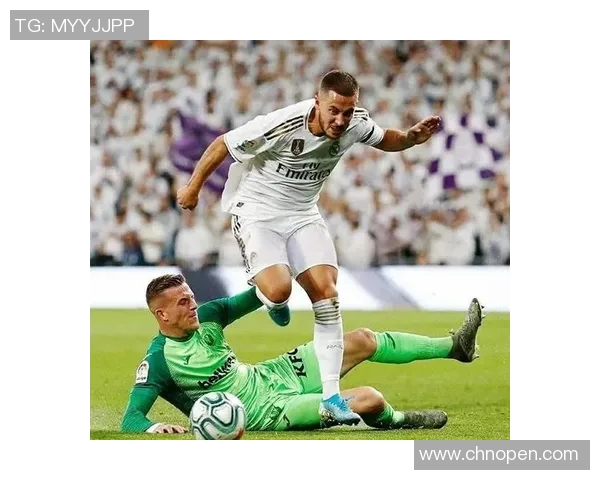 历代法国男足球星排名全解析：从传奇到现代巨星的辉煌之路